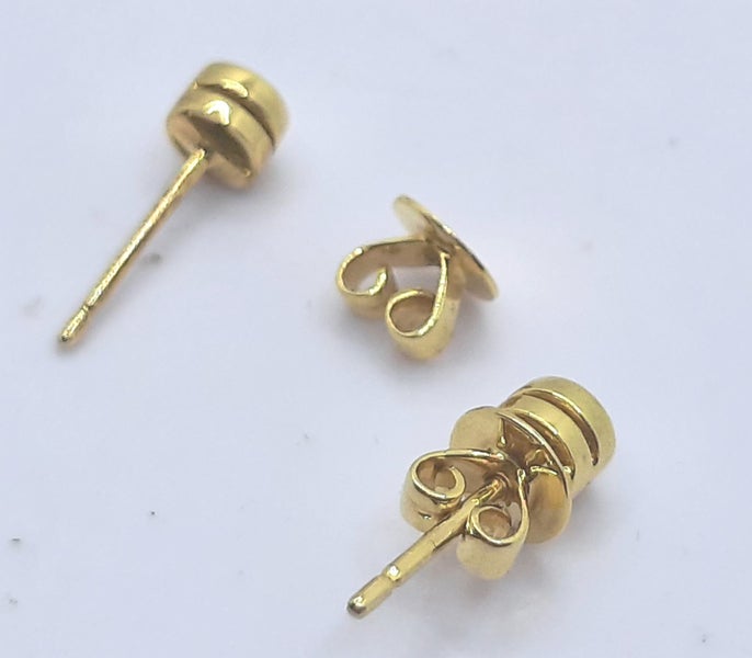14ct yellow Gold & Diamond studs Carousel 4