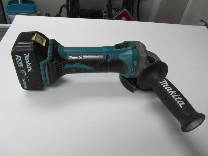 Makita 115mm Grinder with Battery 18v Carousel 1