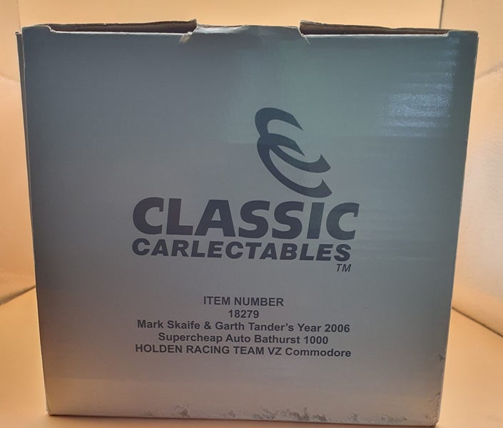HRT COMMODORE VZ - SKAIFE & TANDER BATHURST 2006 SEASON + AUTOGRAPHS - 1/18 Carousel 19