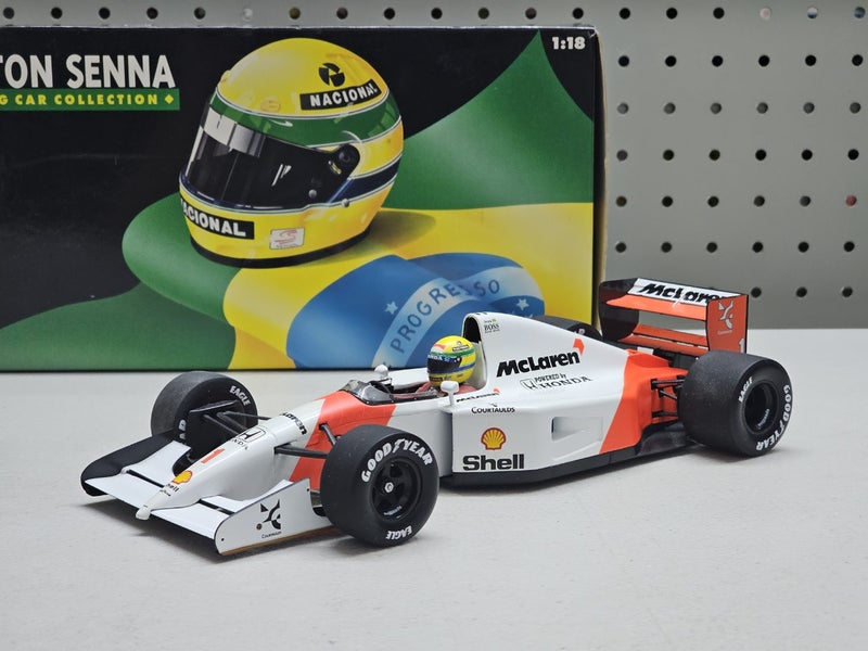 *$1 res* 1/18 McLaren Honda MP4/7 - Ayrton Senna 1992 Formula 1 Carousel 1