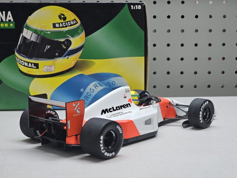*$1 res* 1/18 McLaren Honda MP4/7 - Ayrton Senna 1992 Formula 1 Carousel 2
