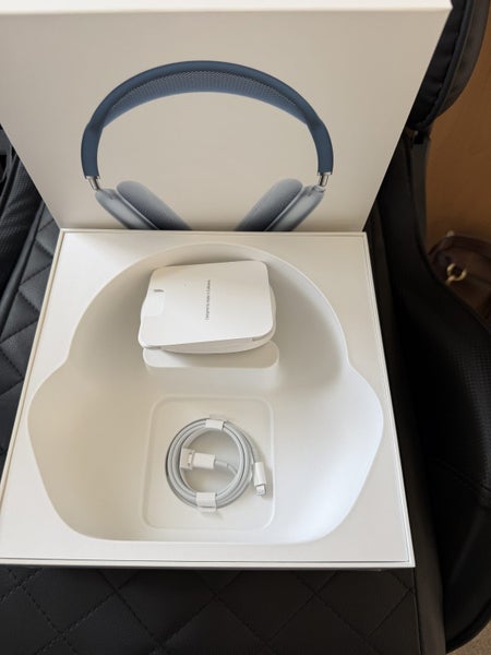 AirPods Max - Blue Carousel 4