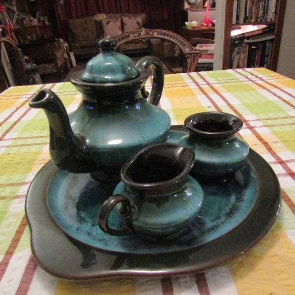 Blue Mountain Pottery Tea Set. Complete With Large Tray. Excellent Condition. Carousel 2
