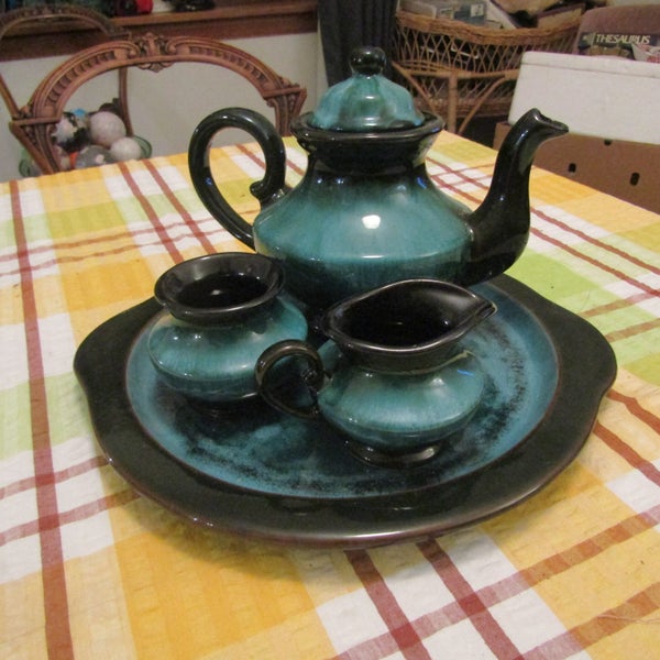 Blue Mountain Pottery Tea Set. Complete With Large Tray. Excellent Condition. Carousel 1