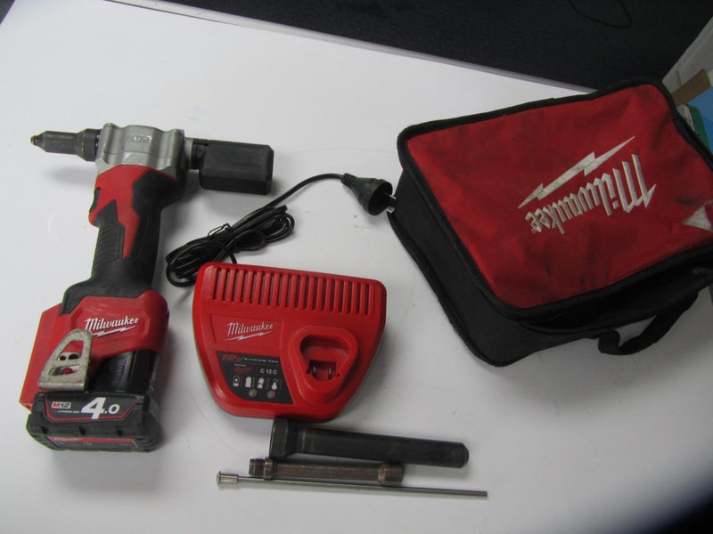 12V 4.0Ah Rivet Tool Kit M12BPRT-401B by Milwaukee Carousel 1