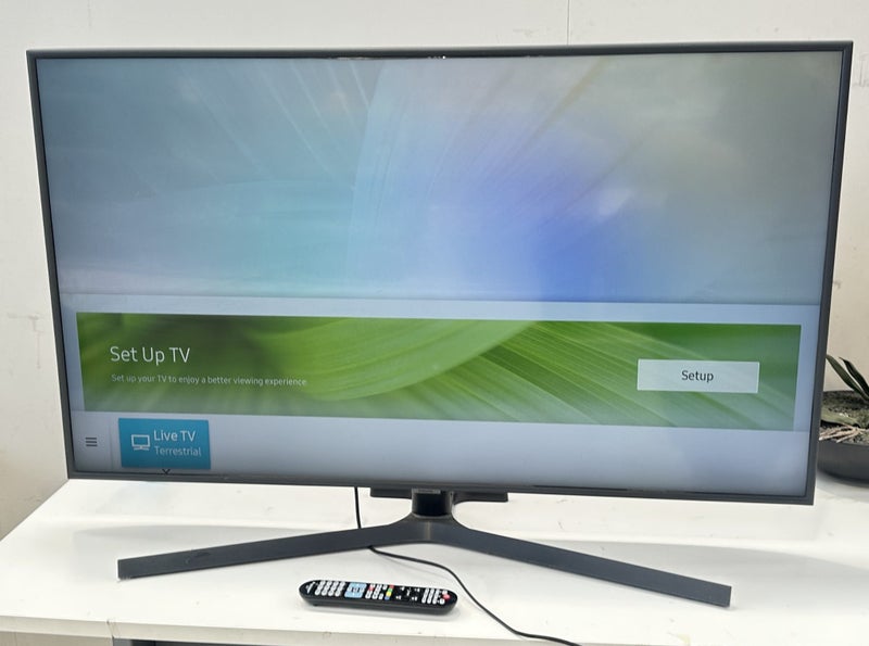 Samsung - 50" Smart TV - UA50RU7400SXNZ - $1 Reserve - #4 (O/B) Carousel 2