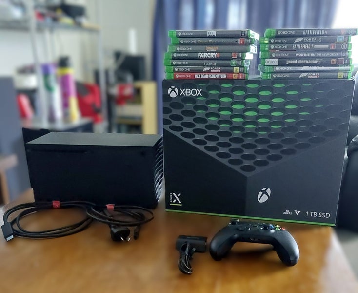 Xbox Series X console and Games Carousel 1