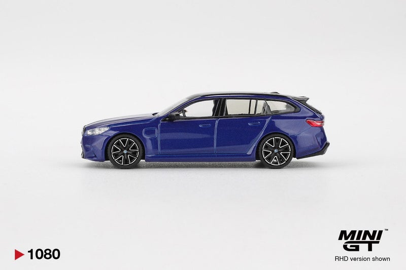 Mini GT BMW M5 Touring Marina Bay Blue Metallic Carousel 4
