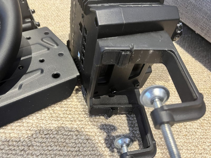 Moza R5 bundle (pedals, wheel and wheel base) Carousel 2