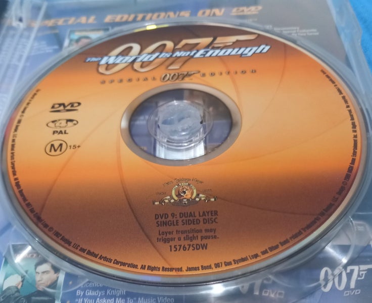 007 James Bond The World is not Enough DVD Carousel 2