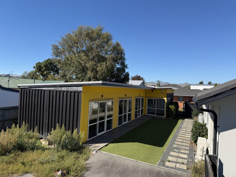 104m2 Office or base for residential conversion Carousel 1