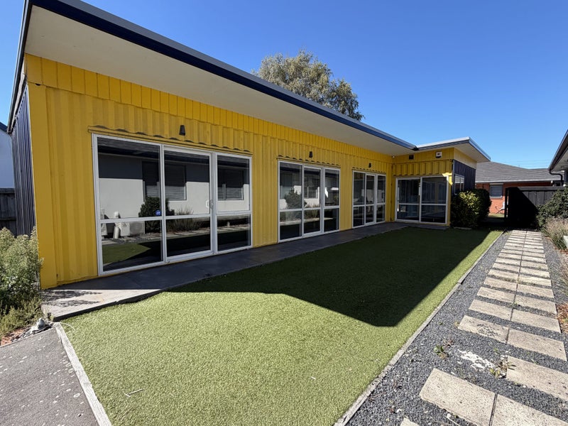 104m2 Office or base for residential conversion Carousel 2