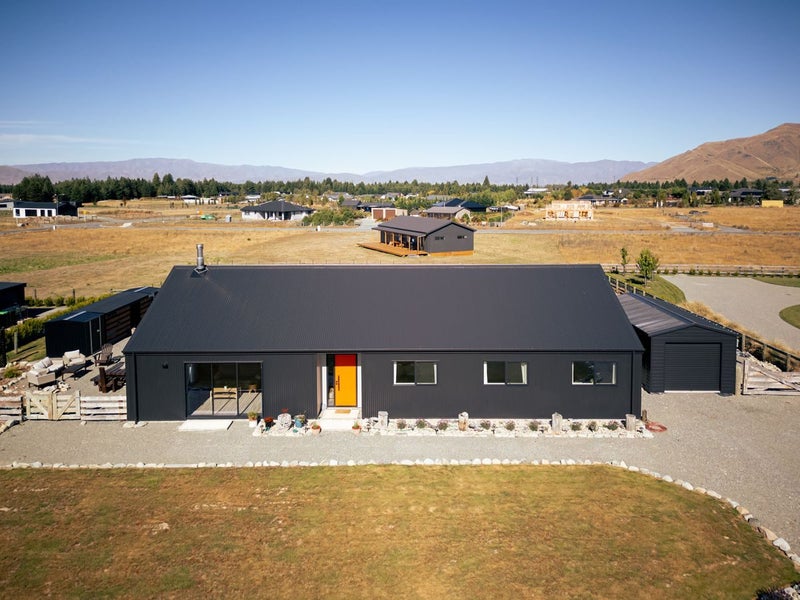 Tussock Bend with Space Views and Holiday Appeal