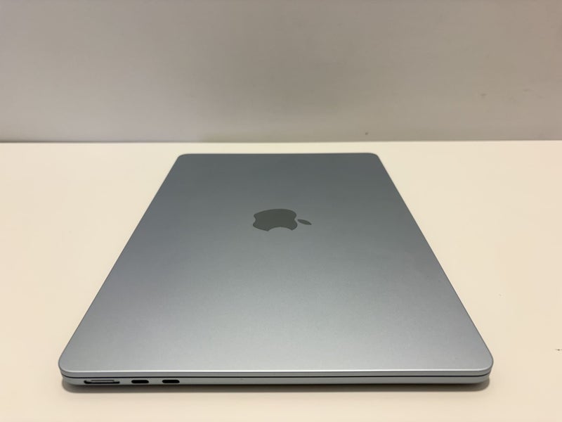 2025 Apple Macbook Air 13" M4 Carousel 6