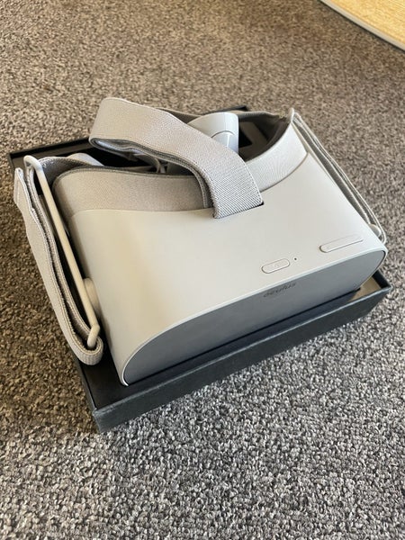 Oculus Go standalone VR headset Carousel 2