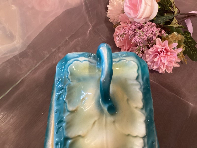 Victorian Majolica Butter dish/Cheese dome Carousel 2