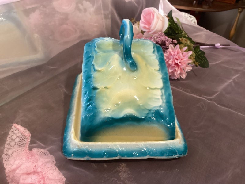 Victorian Majolica Butter dish/Cheese dome Carousel 1