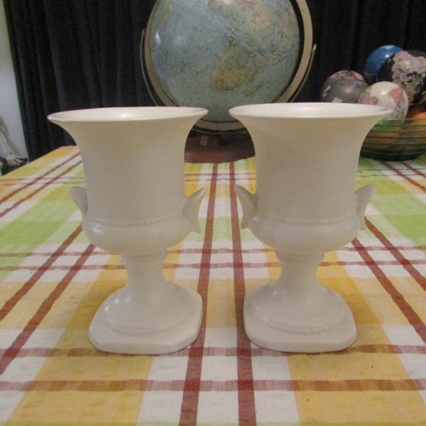 Crown Lynn .678 Urn Mantle Vases. Matched Pair. Ex. Cond. Carousel 2
