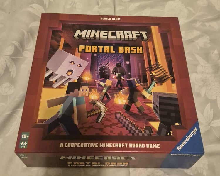 Minecraft board game - Portal Dash Carousel 1