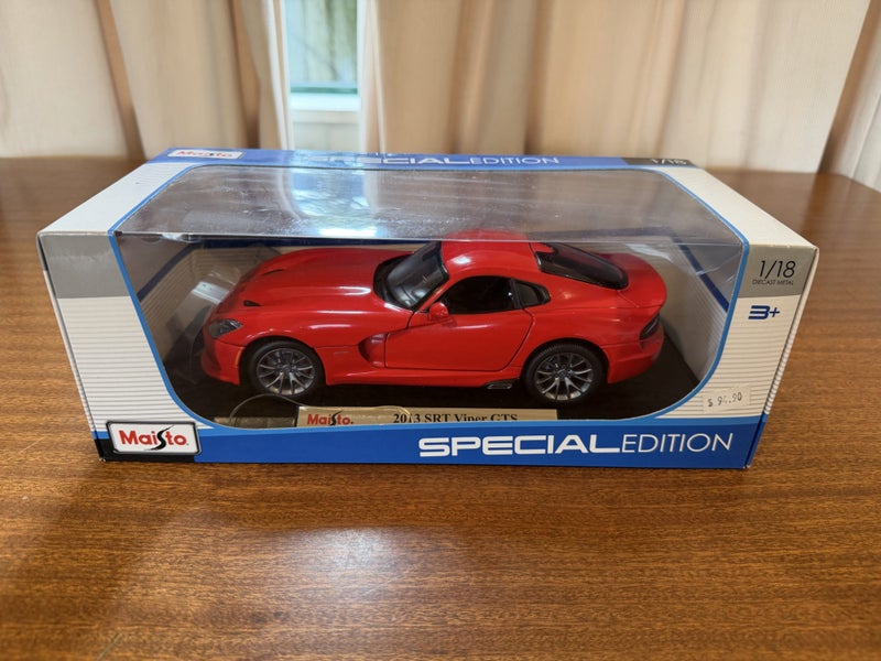 Maisto 1:18 Scale 2013 SRT Viper GTS Diecast Carousel 1