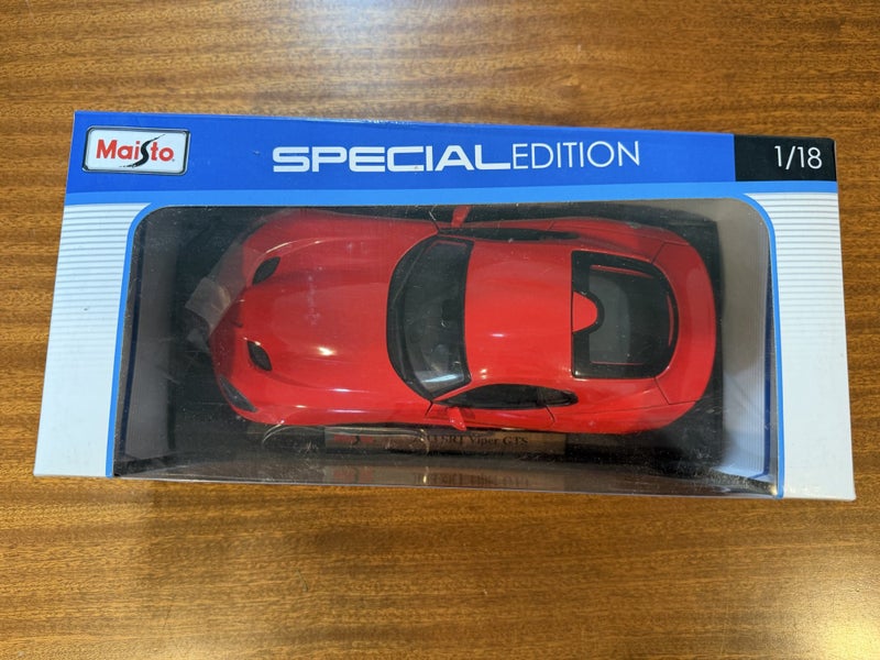 Maisto 1:18 Scale 2013 SRT Viper GTS Diecast Carousel 2