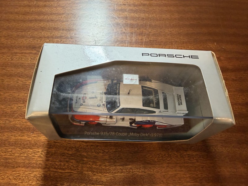 Minichamps 1:43 Porsche 935/78 Coupe Moby Dick 1978 Carousel 2