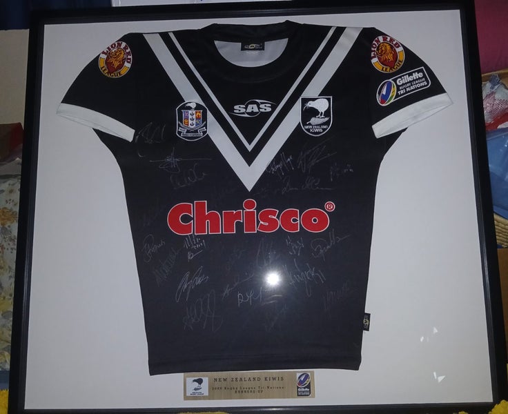 $1 RESERVE – 2006 New Zealand Kiwis framed & signed! Carousel 1