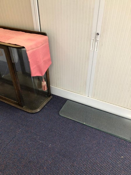 MAHOGANY WOOD AND GLASS CABINET (damaged) Carousel 3