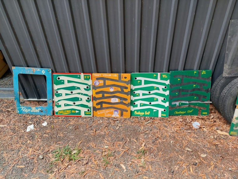 Retro wall mounted arcade (13 pieces) Carousel 1