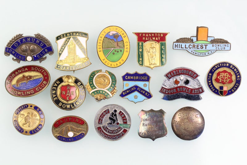 COLLECTION OF 16 NZ VINTAGE BOWLING BADGES Carousel 1