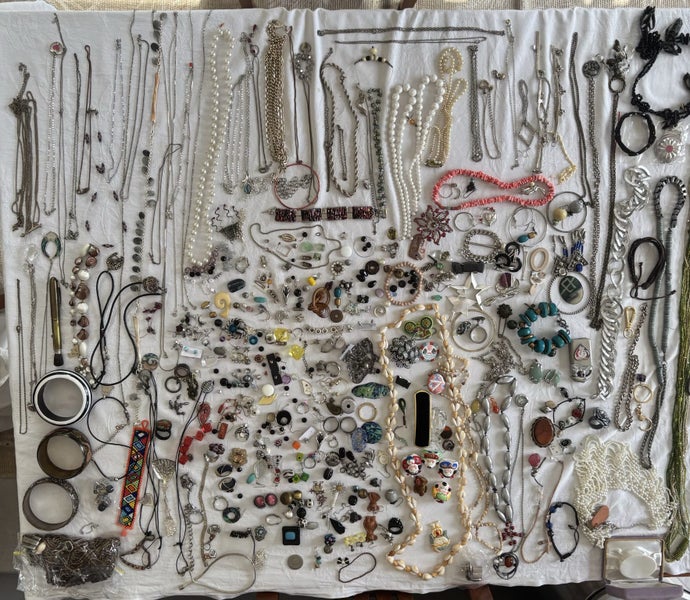 $1 Reserve bulk lot jewelry Carousel 1