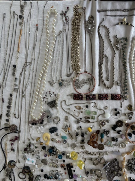 $1 Reserve bulk lot jewelry Carousel 10
