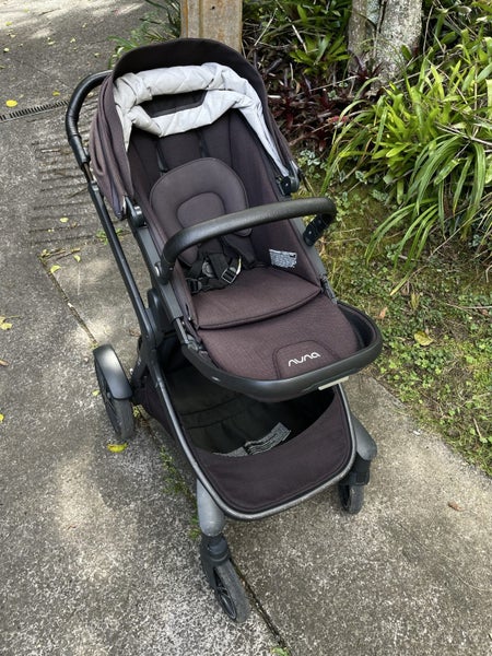 Nuna Demi Grow Double Pram Carousel 2