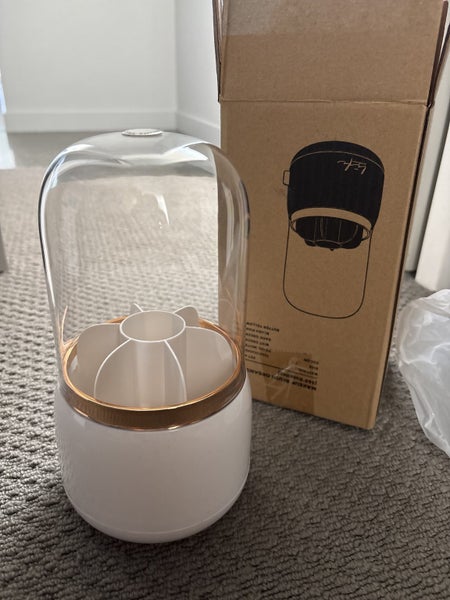 Makeup caddy Carousel 1