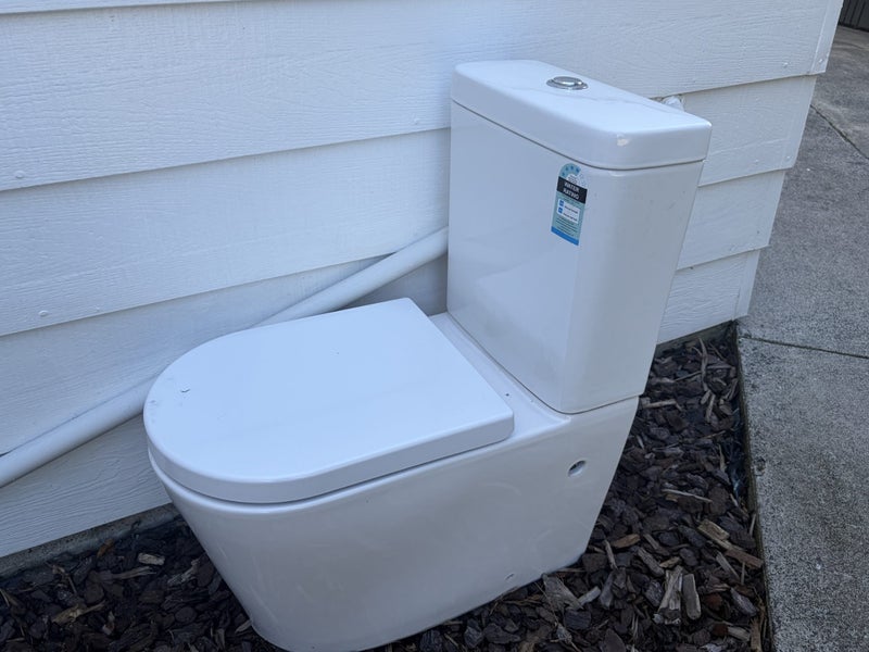 Toilet suite BTW faulty free Carousel 2