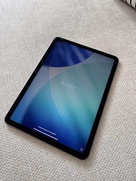 $1 RESERVE! - iPad Air M1 5th Gen Carousel 4