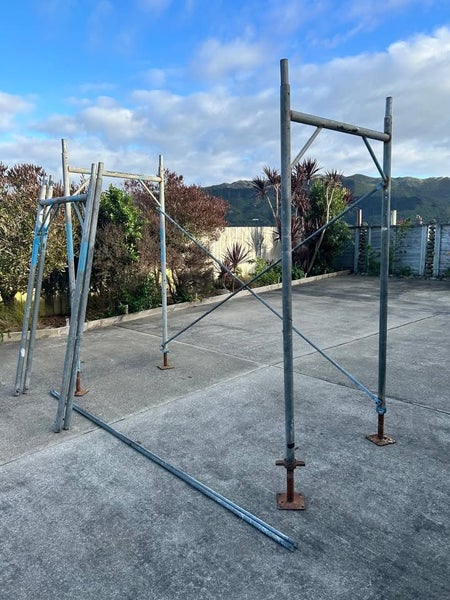 Scaffold metal frames x2 Carousel 1