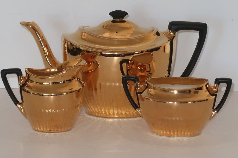 ***VINTAGE CROWN DEVON QUEEN ANNE TEAPOT CREAMER AND SUGAR BOWL*** Carousel 1