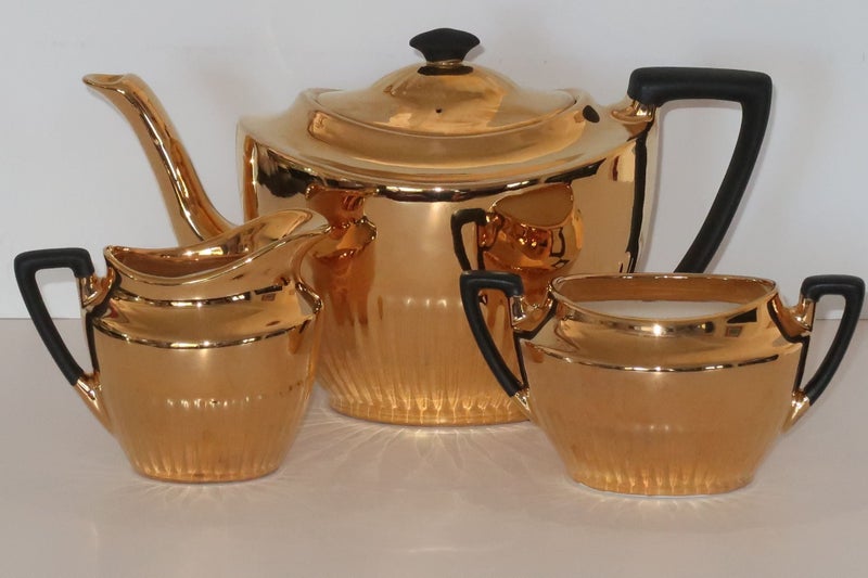 ***VINTAGE CROWN DEVON QUEEN ANNE TEAPOT CREAMER AND SUGAR BOWL*** Carousel 2