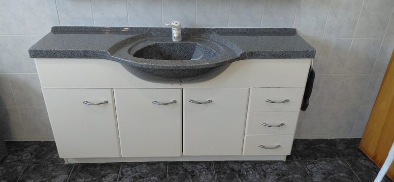 Large vanity and matching shelf/mirror unit. Carousel 1