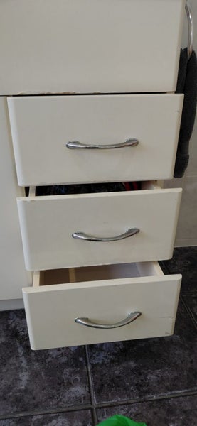 Large vanity and matching shelf/mirror unit. Carousel 6