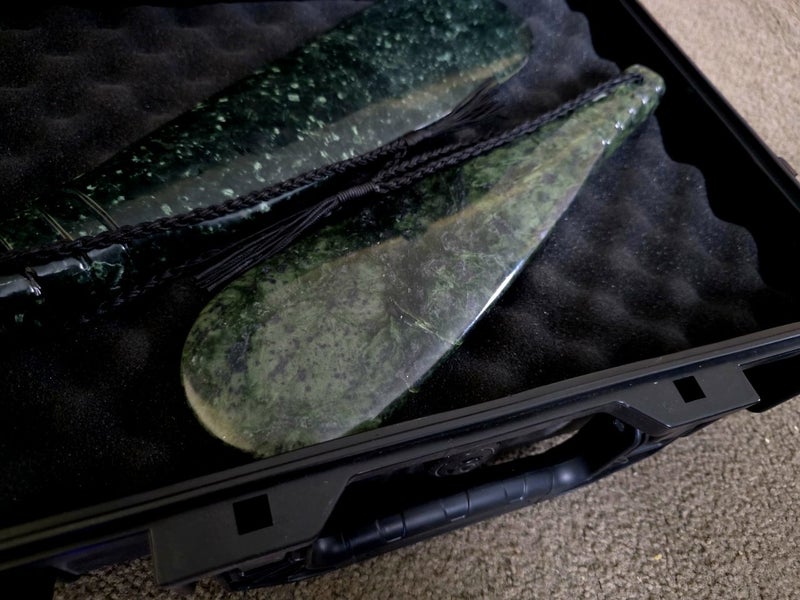 1$ Reserve greenstone mere/patu Carousel 7