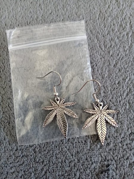 *New* Mini Marijuana Leaf Earrings Carousel 6