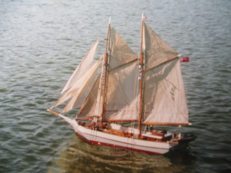 rc NZ " SCOW" superbly built L 1060MM (inc dinghy) Carousel 2