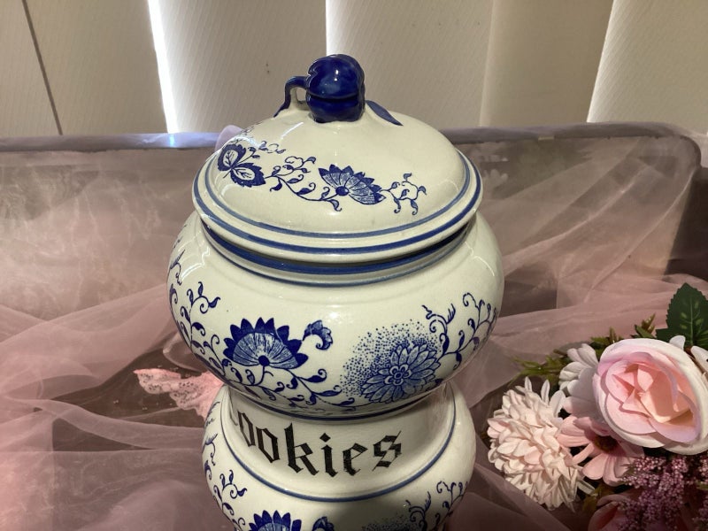 Vintage Arnart Japanese blue onion ceramic cookie jar Carousel 2