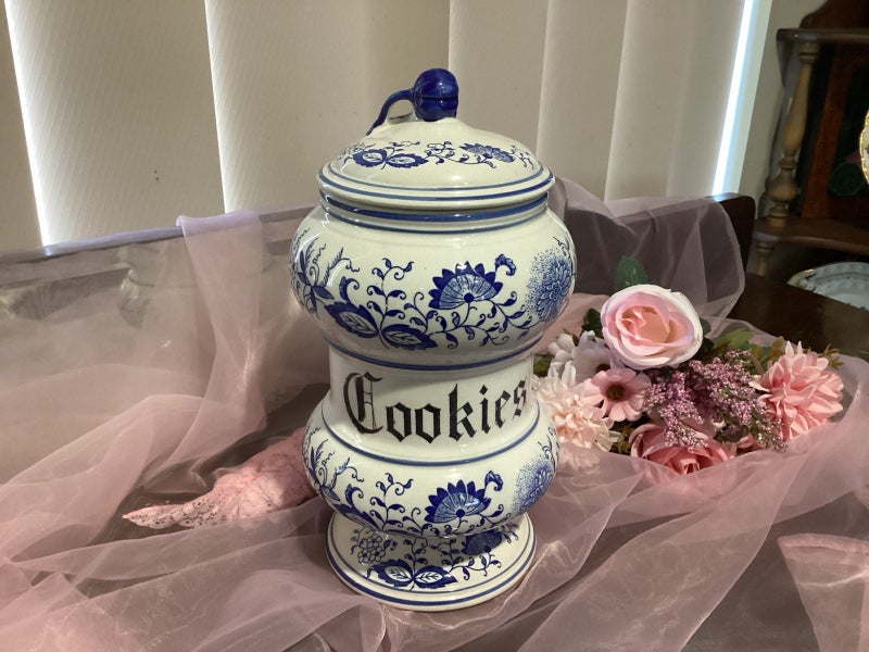 Vintage Arnart Japanese blue onion ceramic cookie jar Carousel 1