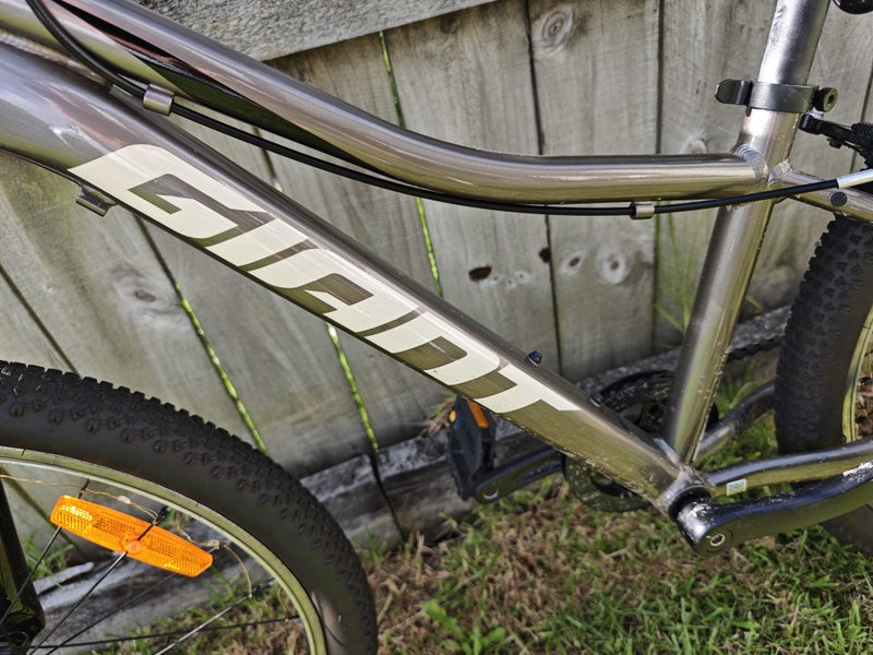 Giant Kids Bike 24" – Shimano 7 Speed Carousel 6