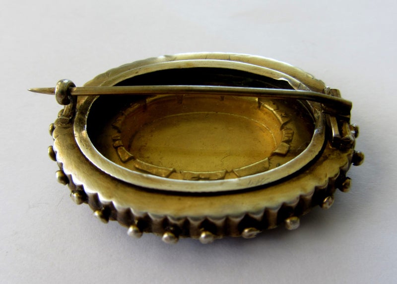 ANTIQUE VICTORIAN MOURNING BROOCH - ROLLED GOLD- LOCKET/HAIR BACK Carousel 2