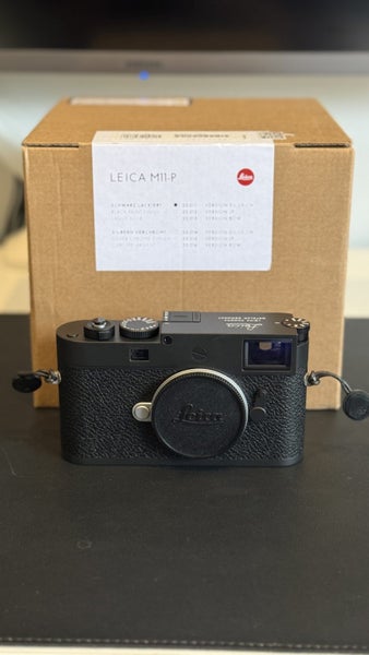 Leica M11-P Black (+ Accessories) Carousel 2
