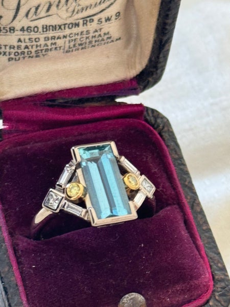 Exquisite 18ct Yellow & White Gold Aquamarine & Diamond Ring Carousel 1